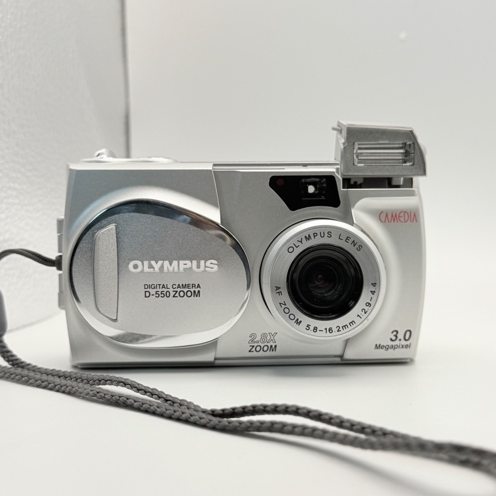 OLYMPUS D-550 ZOOM Compact Digital Camera 3.0 MP Silver Y2K READ